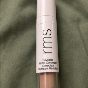 RMS Beauty Revitalize Hydra Concealer